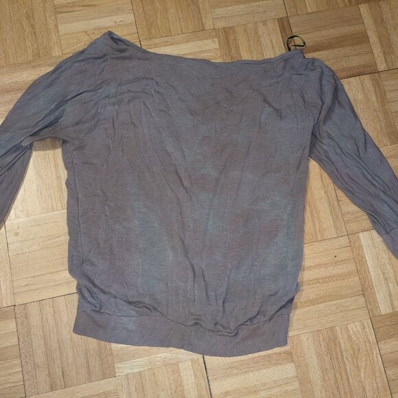 Off the shoulder olive green long sleeve - Picture 2 of 5